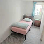Wood Is Good! 24 7 Check In Apartment
