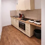 Wood Is Good! 24 7 Check In Apartment