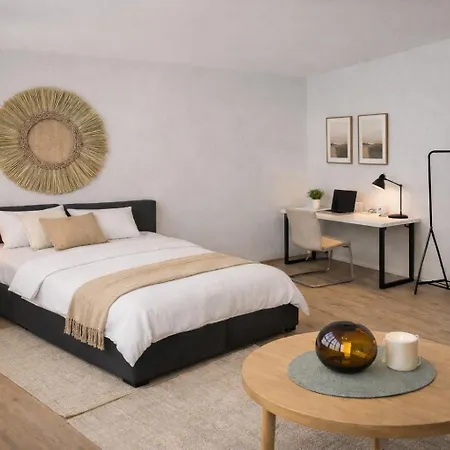 Wood Is Good! 24 7 Check In Apartment