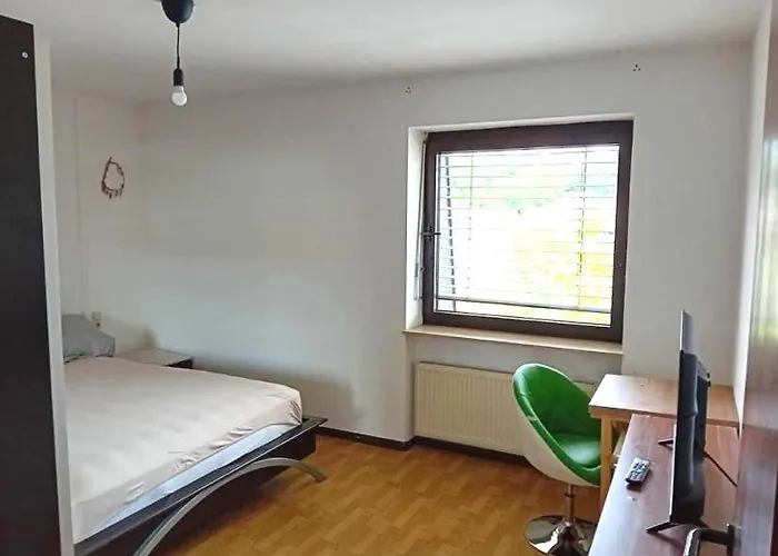 Wood Is Good! 24 7 Check In Apartment *