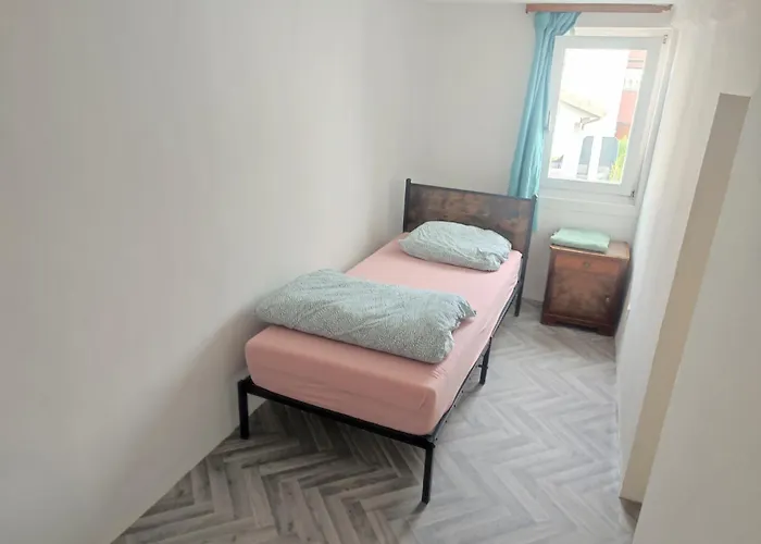 Wood Is Good! 24 7 Check In Apartment