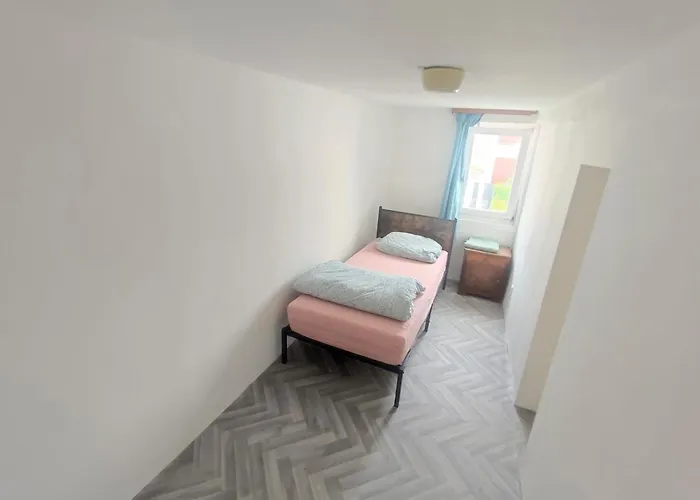 Wood Is Good! 24 7 Check In Apartment