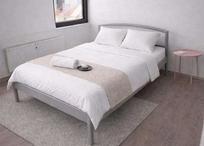 Wood Is Good! 24 7 Check In Apartment