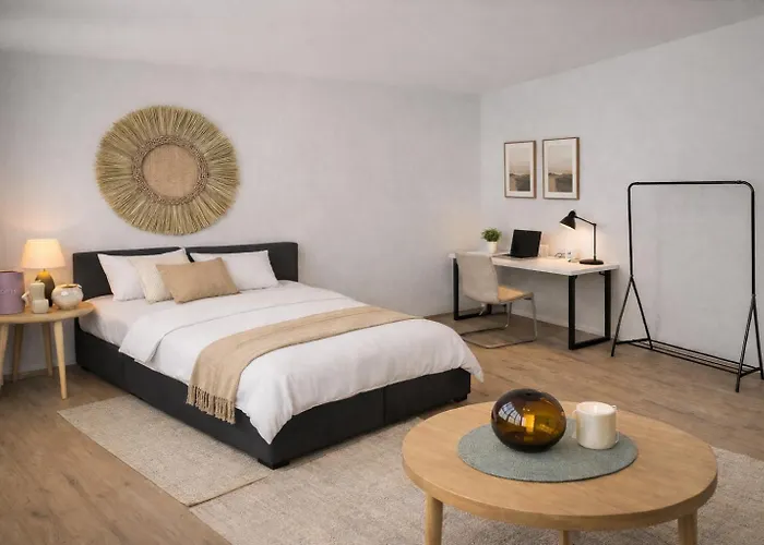 Wood Is Good! 24 7 Check In Apartment